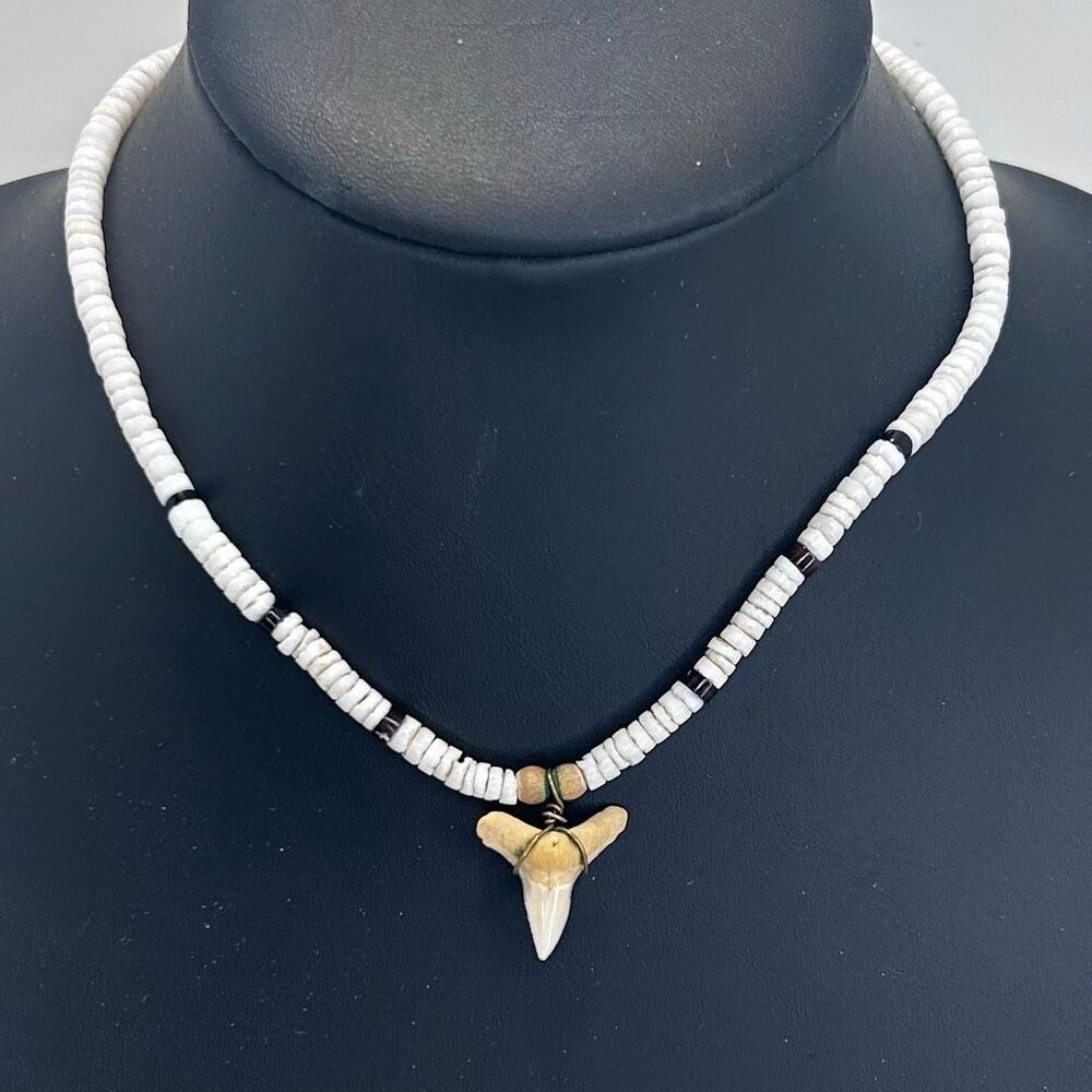 Vintage Hawaiian Puka Shell Beaded Necklace 15" White Black Shark Tooth Pendant